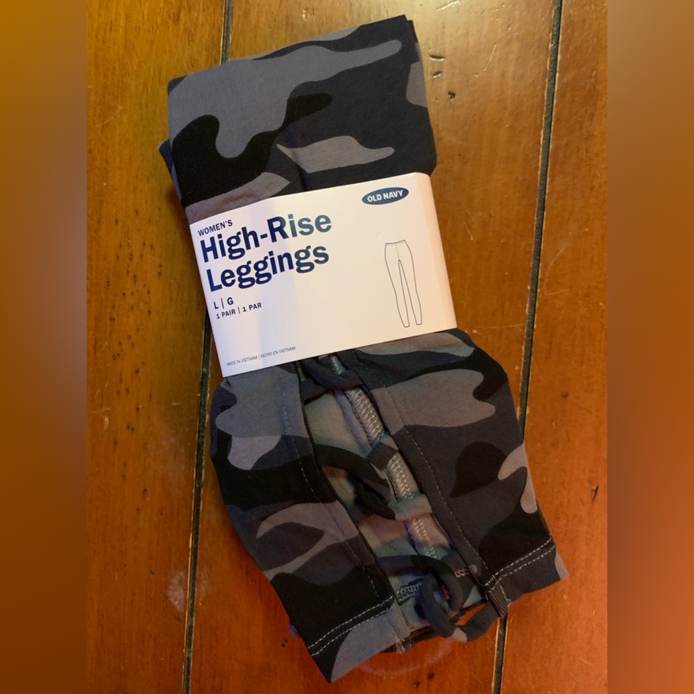 Old Navy high rise camo leggings, NWT